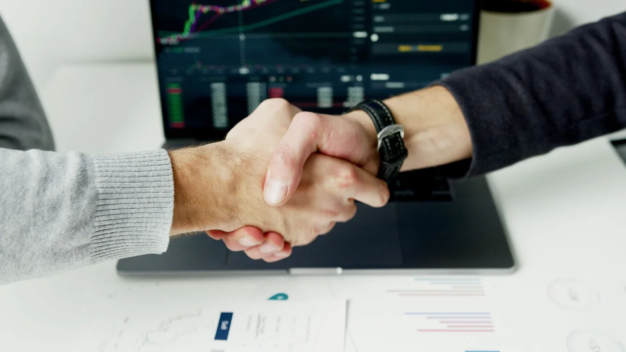 Grecka Grupa QnR kupuje E-XIM IT. Wzmocnienie AI i ServiceNow w CEE