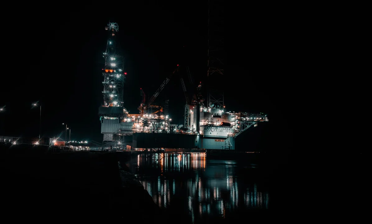 MOL przejmuje NIS: 56,15% udziałów od Gazprom Neft po negocjacjach