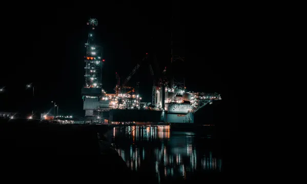 MOL przejmuje NIS: 56,15% udziałów od Gazprom Neft po negocjacjach