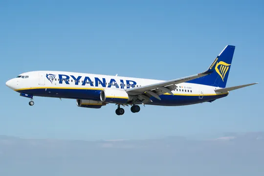 Pęknięte okno w Boeingu 737. Ciało obce przyczyną awarii