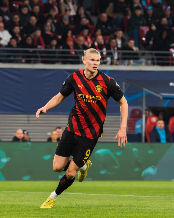 Erling Haaland podbija Chiny. Firmy zyskują nowego idola marketingowego