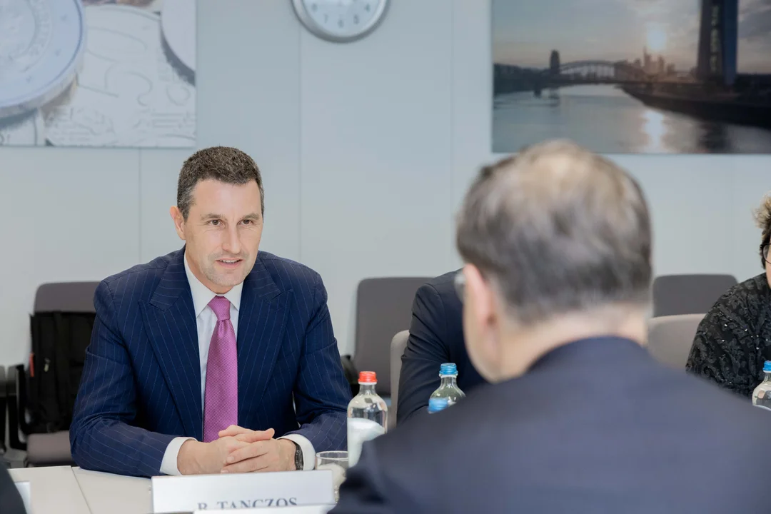 Komisja Europejska oskarża Meta. Grozi jej 12 mld dolarów kary